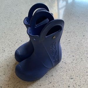 Crocs kids C9 blue rain boots